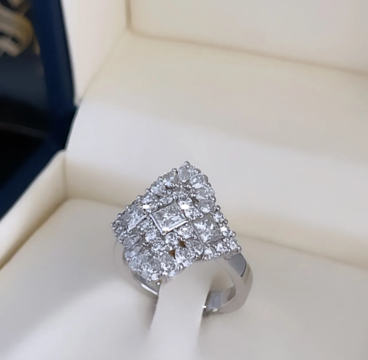 Lozange Diamond ring