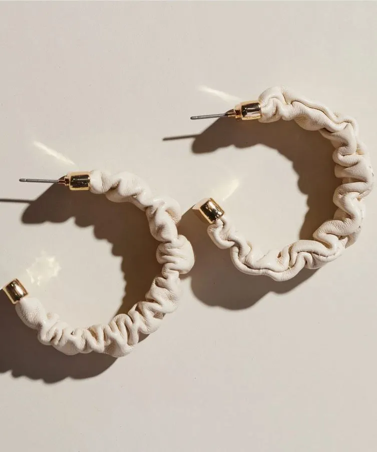 Rosalia Ruched Leather Hoop Earrings - Cream/Gold